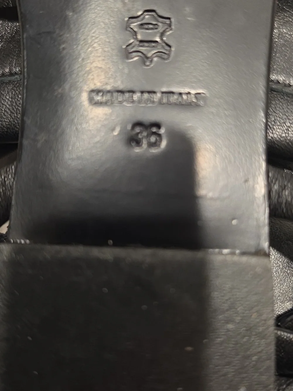 Longchamp Shield sandals feature a distinctive front pouch detail. - Picture 6 of 6